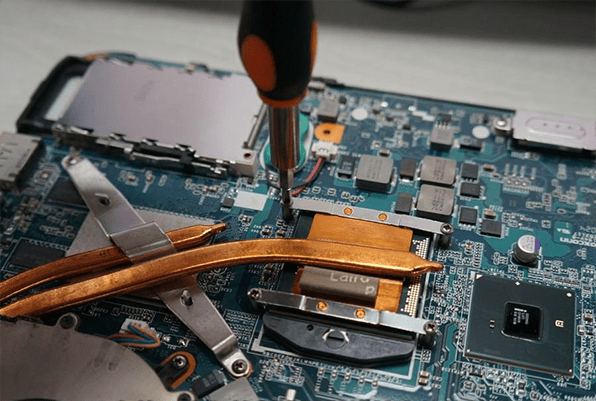 unscrew the screws fixing the heat pipe with a screwdriver